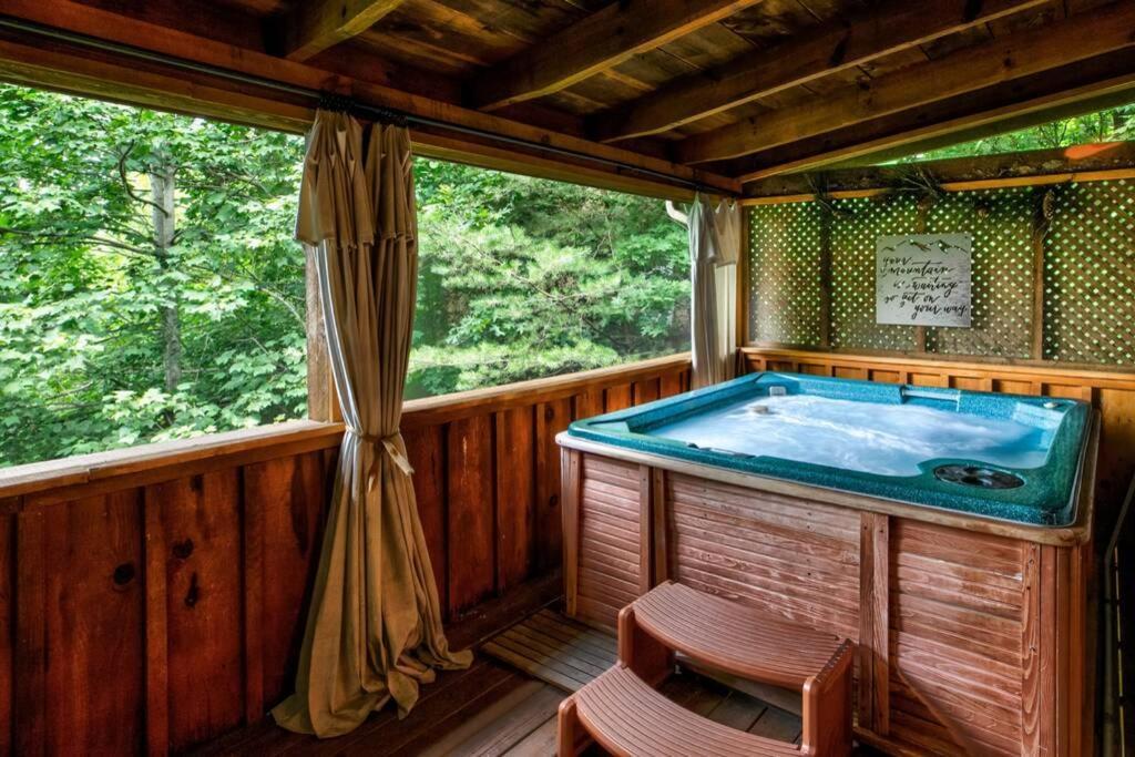 Nice View Fireplace, Hot Tub, Porch Bed, Private Sevierville Exterior photo